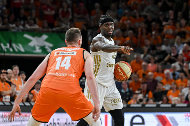 一名优秀裁 一名优秀裁