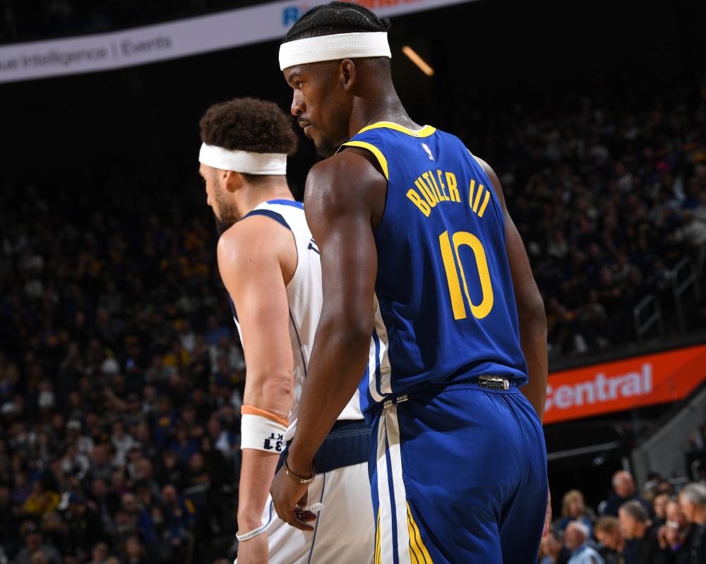 队的防线受 队的防线受