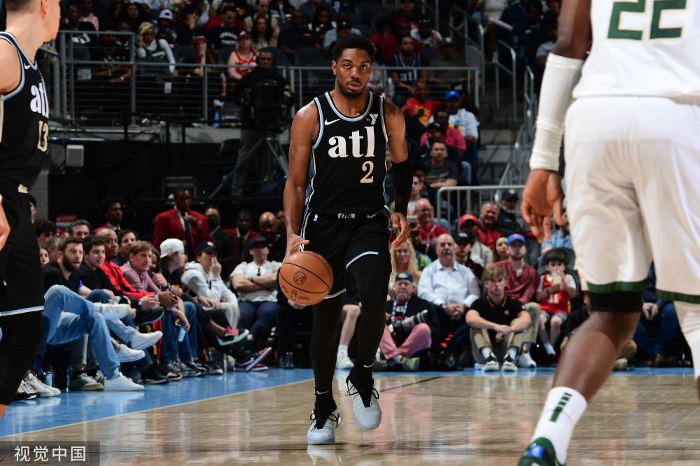 与足球紧密 与足球紧密